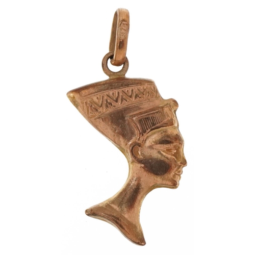 2089 - 9ct gold Nefertiti bust pendant, 2.2cm high, 1.1g