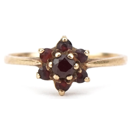 2723 - 9ct gold garnet flower head ring, size O/P, 1.3g