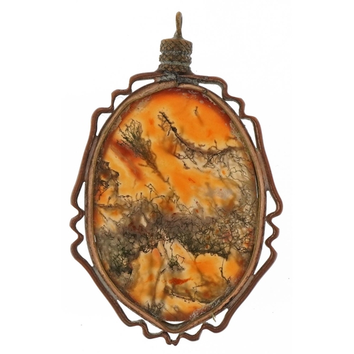 2669 - Moss agate pendant with yellow metal mount, 4.4cm high, 7.4g