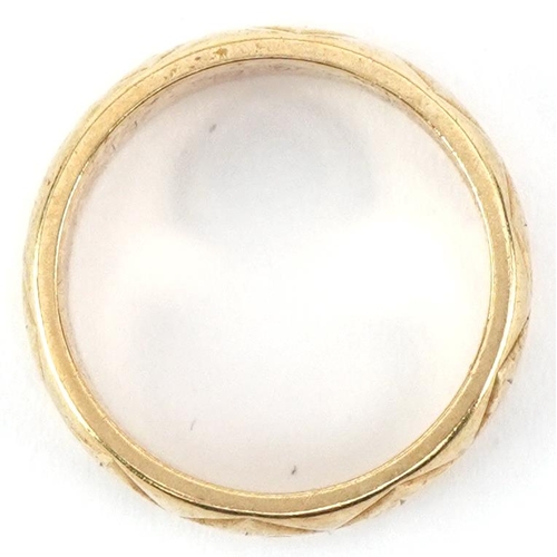 2597 - 9ct gold engine turned wedding band, size M, 5.3g