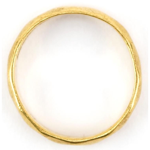 2637 - 22ct gold wedding band, size K, 3.1g