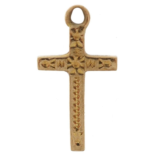 2652 - 9ct gold engraved cross charm, 1.5cm high, 0.4g