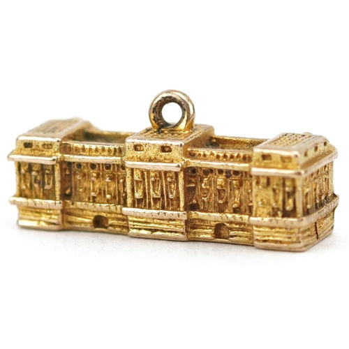 2051 - 9ct gold Buckingham Palace charm, 1.8cm wide, 3.2g