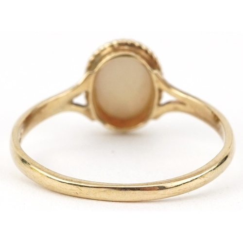 2580 - 9ct gold cabochon opal ring with split shoulders, size R, 1.6g