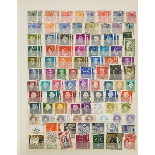 1465 - World stamps arranged in eight albums including Canada and France