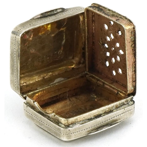 223 - John Bettridge, George IV silver vinaigrette with gilt interior, Birmingham 1822, 1.8cm wide, 5.0g