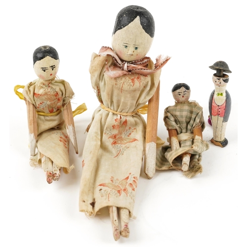 1370 - Four antique Queen Anne style peg dolls, the largest 26cm high