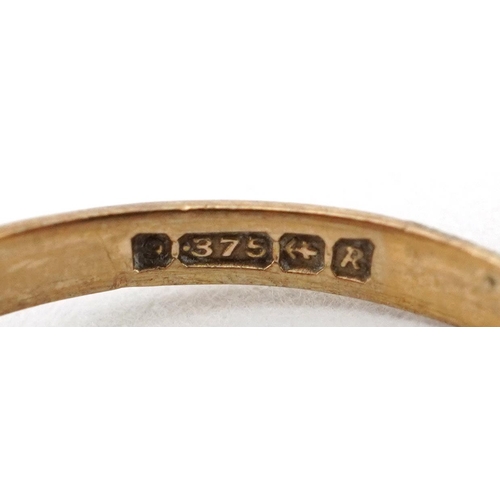 2653 - 9ct gold signet ring, size M, 1.4g