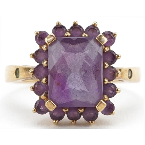 2589 - 9ct gold amethyst cluster ring, size N, 3.0g