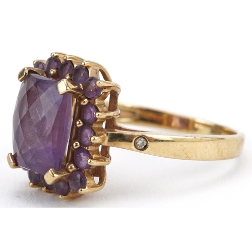 2589 - 9ct gold amethyst cluster ring, size N, 3.0g