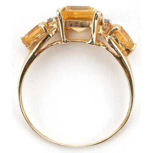 2086 - 10ct gold citrine and diamond ring, size O, 1.6g