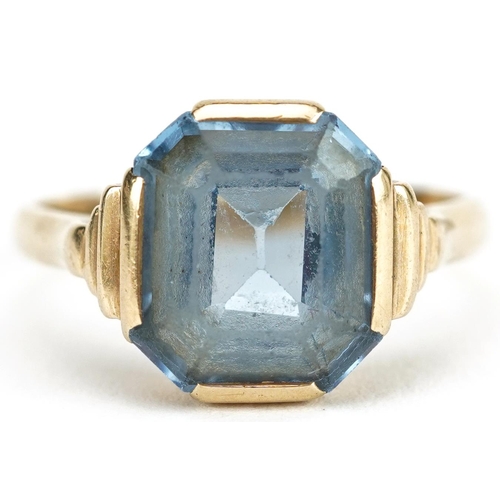 2732 - Art Deco 14ct gold blue topaz ring with stepped shoulders, size K, 3.8g