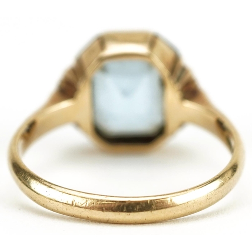 2732 - Art Deco 14ct gold blue topaz ring with stepped shoulders, size K, 3.8g