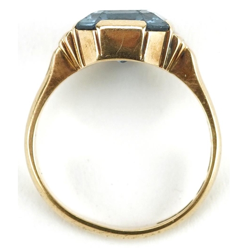 2732 - Art Deco 14ct gold blue topaz ring with stepped shoulders, size K, 3.8g