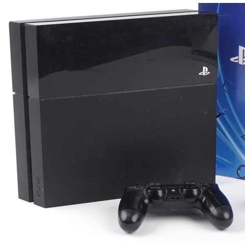 1372 - Sony PlayStation 4 500 GB games console with box