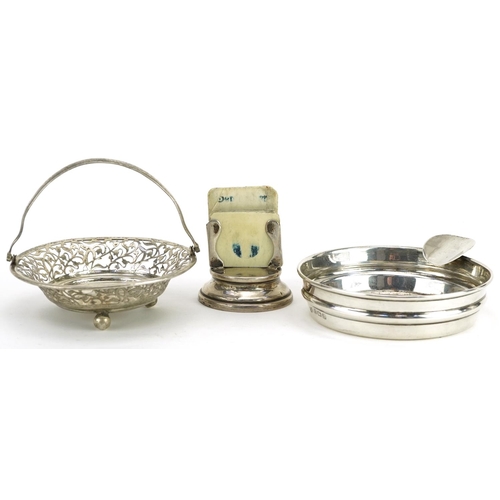 224 - Edwardian and later silver objects including sweetmeat dish with swing handle and desk calendar, the... 