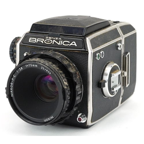 1325 - Bronica Zenza EC camera with accessories, the camera numbered CB323184 and CM551290