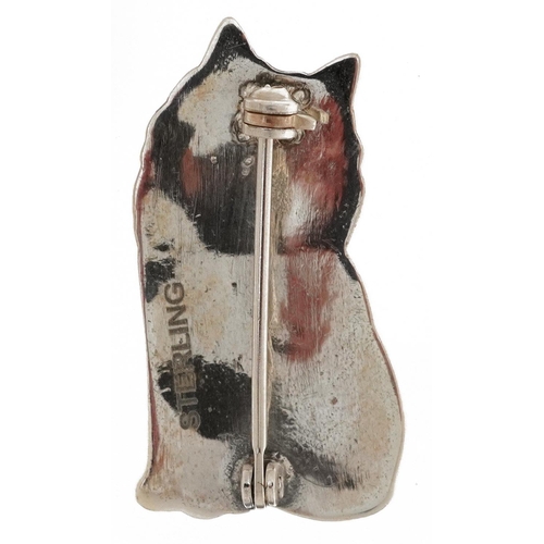 2698 - Sterling silver seated cat brooch, 3cm high, 4.7g