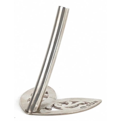 271 - Alexander Clark & Co Ltd, Elizabeth II Art Nouveau style pen stand, Sheffield 1960, 7cm high, 32.6g