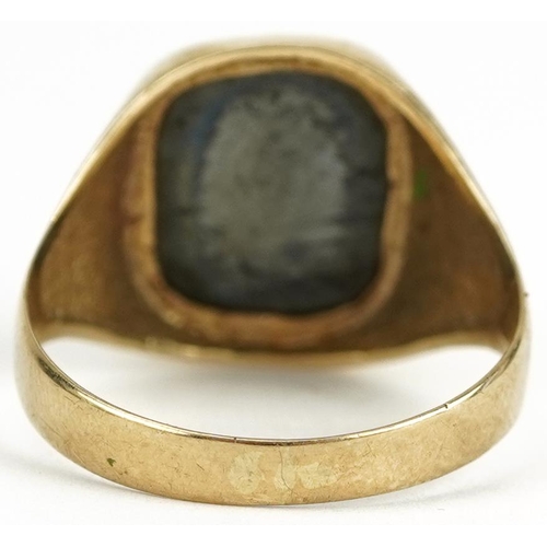 2665 - 9ct gold intaglio seal ring carved with a gladiator head, size W, 4.9g