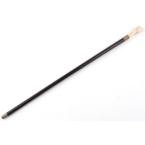 1312 - Hardwood walking stick with carved bone toad design pommel, 90cm in length