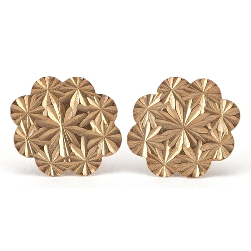 2470 - Pair of 9ct gold stud earrings with engine turned decoration, 1.2cm high, 1.0g