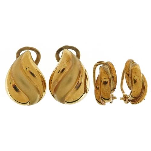 2593 - Two pairs of 9ct gold clip on earrings, the largest 1.8cm high, total 6.0g