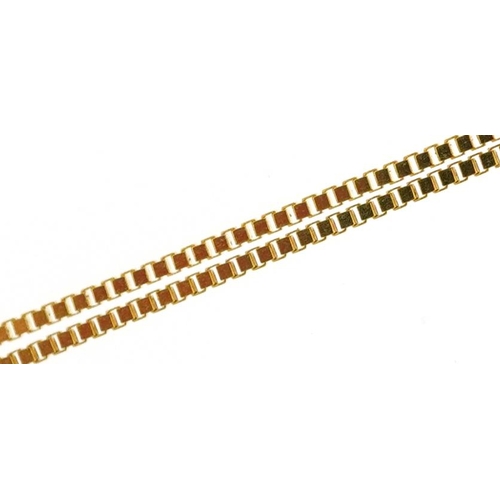 2580 - 9ct gold fine box link necklace, 44cm in length, 0.9g