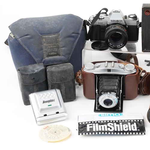 1253 - Vintage and later cameras and accessories including Minolta X-300, Canon AE-1 and Kodak Brownie no 2... 