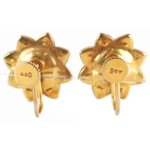 2749 - Pair of 9ct gold cultured pearl flower head earrings with screw backs, 1.5cm in diameter, 4.6g