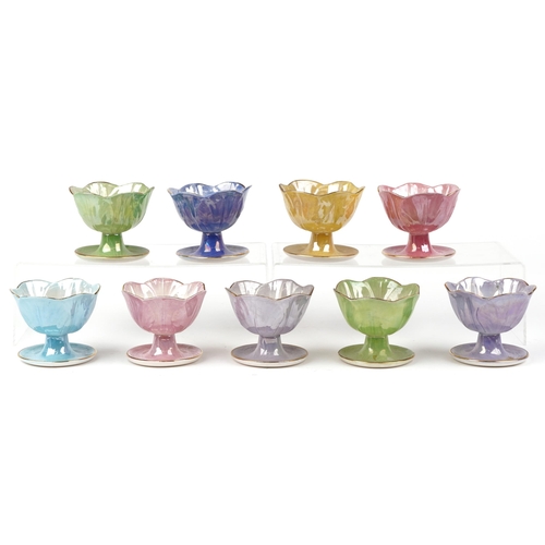 1509 - Nine Maling naturalistic sundae dishes in the form of leaves, each 9cm high