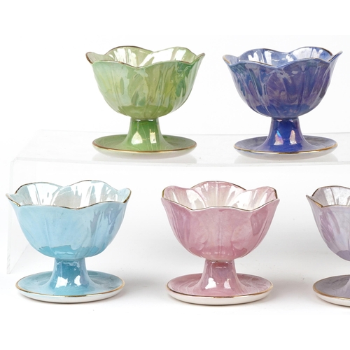 1509 - Nine Maling naturalistic sundae dishes in the form of leaves, each 9cm high