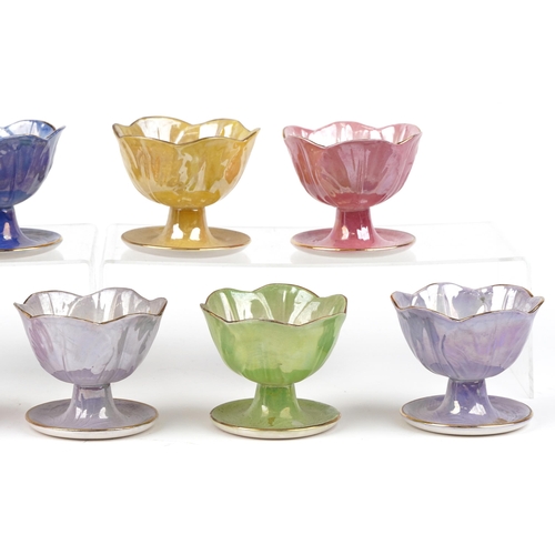 1509 - Nine Maling naturalistic sundae dishes in the form of leaves, each 9cm high