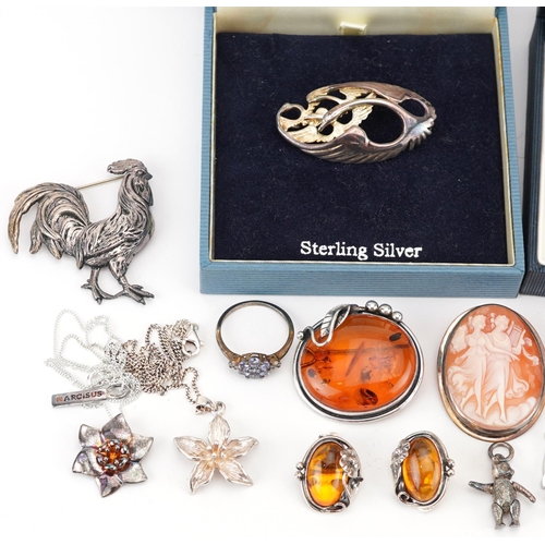 2727 - Silver jewellery including Irish Children of Lir swan brooch with box, rings, earrings, amber brooch... 