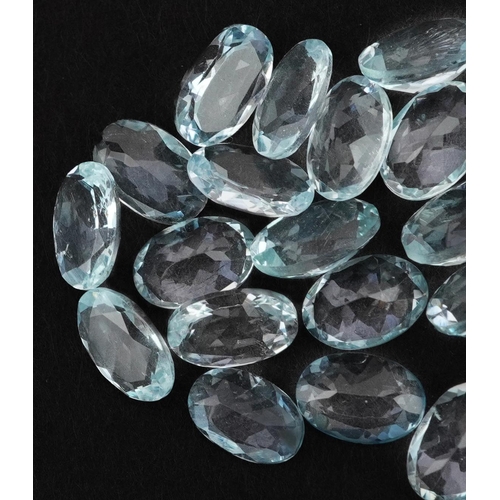 2097 - Twenty eight loose oval aquamarine stones, approximately 10.8 carat in total