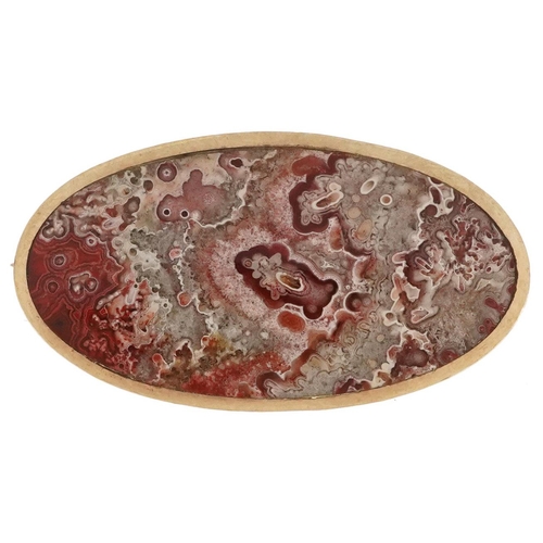 2141 - 9ct gold agate brooch, 3.2cm wide, 5.7g