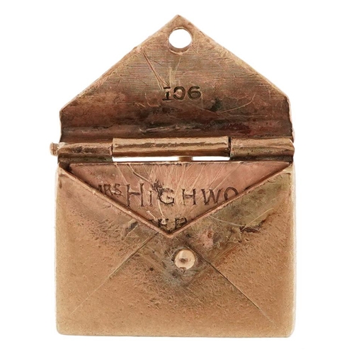 2507 - 9ct gold charm in the form of a letter in an envelope, 1.3cm wide, 1.7g