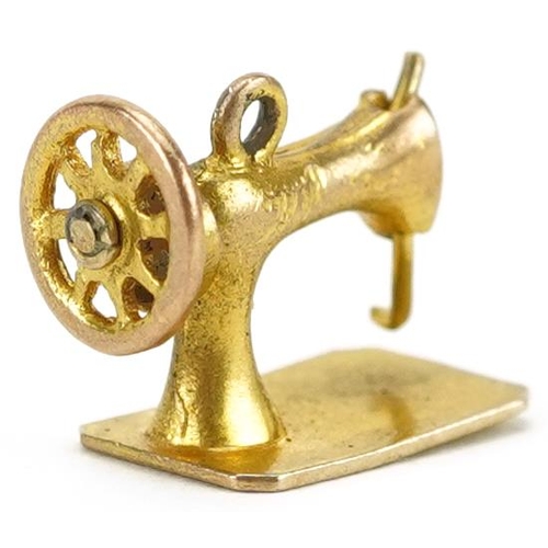 2155 - 9ct gold charm in the form of a sewing machine with moving parts, 1.3cm wide, 1.3g