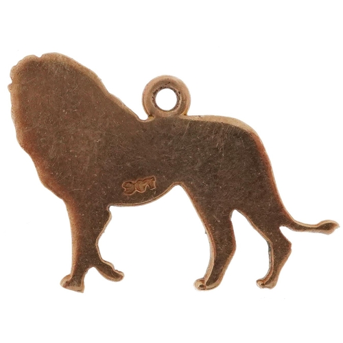 2437 - 9ct gold pendant in the form of a standing lion, 2.5cm wide, 3.2g