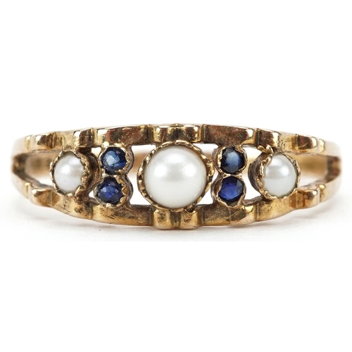 2233 - 9ct gold seed pearl and blue spinel ring with split shoulders, size N/O, 1.4g