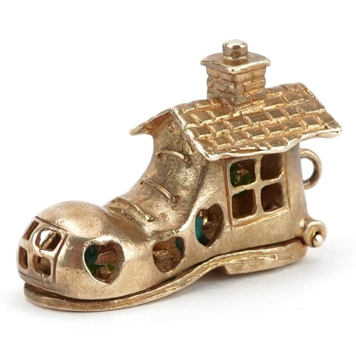 2136 - Heavy 9ct gold and enamel opening charm in the form of The Old Woman Who Lived in a Shoe, 2.9cm wide... 