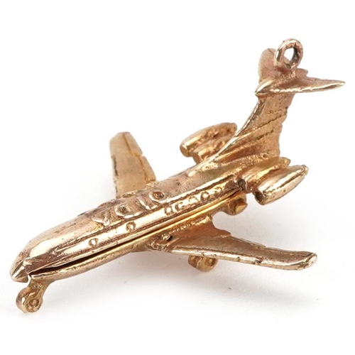 2079 - 9ct gold opening charm in the form of an aeroplane, 2.9cm in length, 3.3g