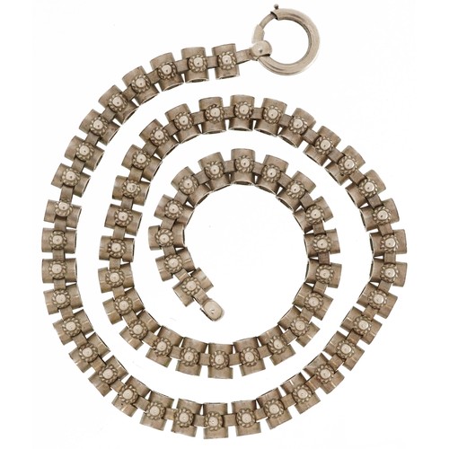 2568 - Unmarked silver collarette necklace, 40cm in length, 19.2g