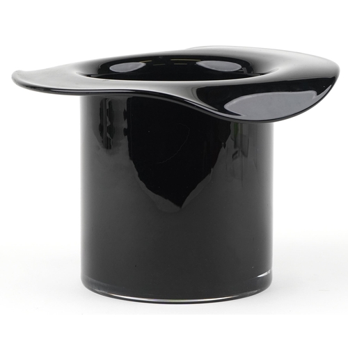 1326 - Contemporary black glass Champagne ice bucket in the form of a top hat, 21cm high