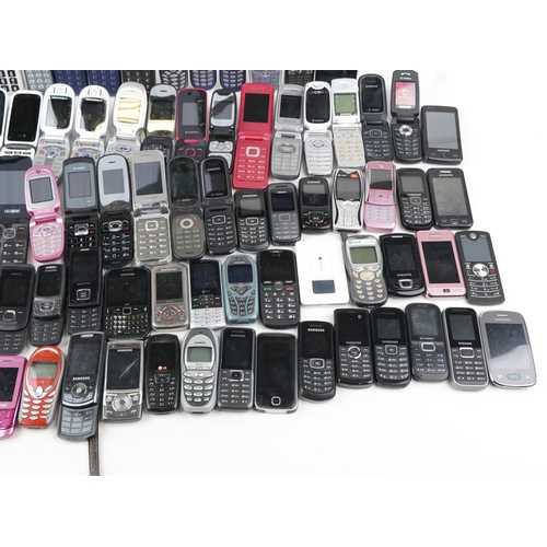 1495 - Vintage and later mobile phones and accessories including Nokia, Samsung, Philips, LG and Sony