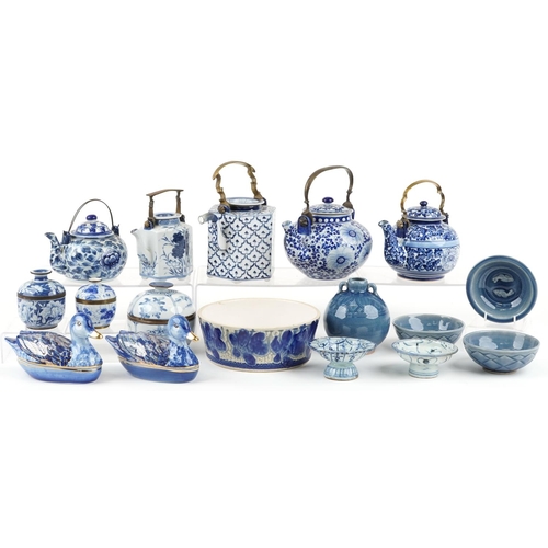 1527 - Asian blue and white porcelain including a pair of boxes and covers in the form of ducks, various te... 