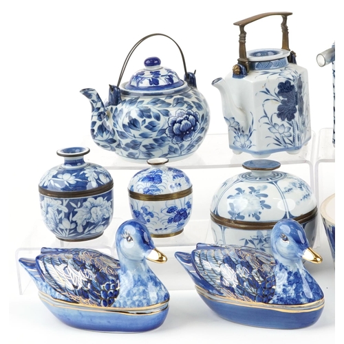 1527 - Asian blue and white porcelain including a pair of boxes and covers in the form of ducks, various te... 