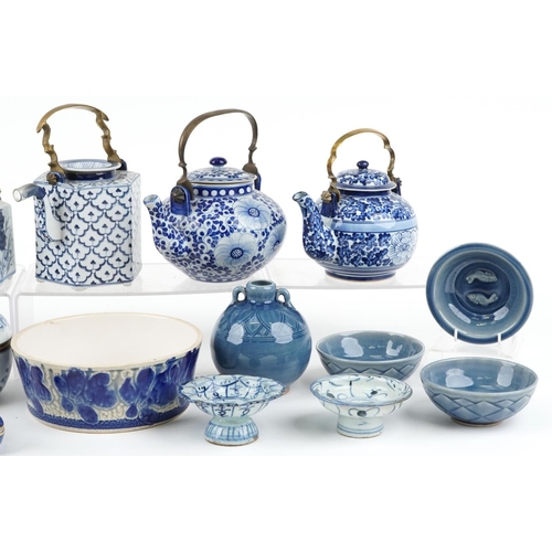 1527 - Asian blue and white porcelain including a pair of boxes and covers in the form of ducks, various te... 