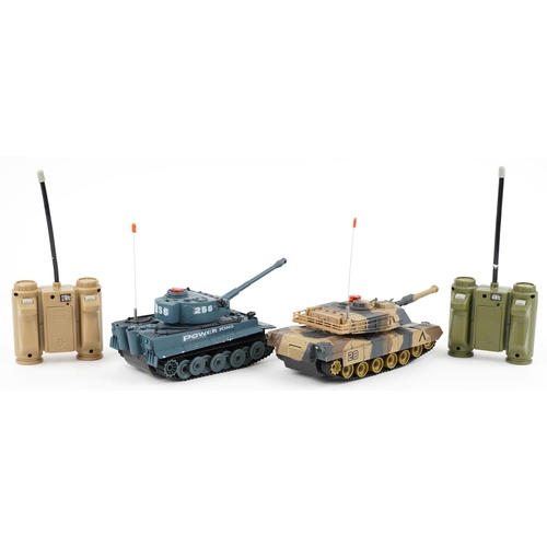 1594 - HQ Huanqi 1:24 scale remote controlled battle tanks with box