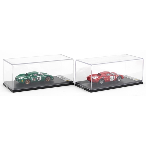 1559 - Two Looksmart 1:43 scale diecast model racing vehicles with boxes and display cases comprising Le Ma... 